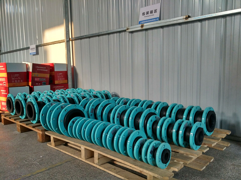 為什么橡膠接頭在使用中會出現(xiàn)細紋狀的小裂縫