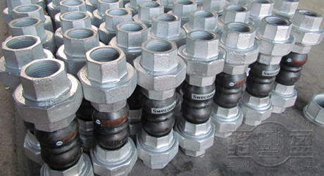 國(guó)慶閱兵顯軍威  全國(guó)人民共歡慶