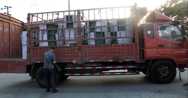 <a href=http://m.yishuti.com.cn target=_blank class=infotextkey>雙球體橡膠接頭</a>發(fā)貨現(xiàn)場